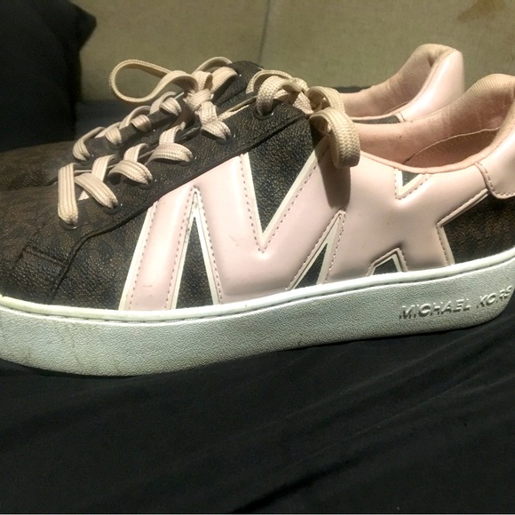 MICHAEL MICHAEL KORS
Poppy Logo and Faux Patent Leather Sneaker - Picture 2 of 4